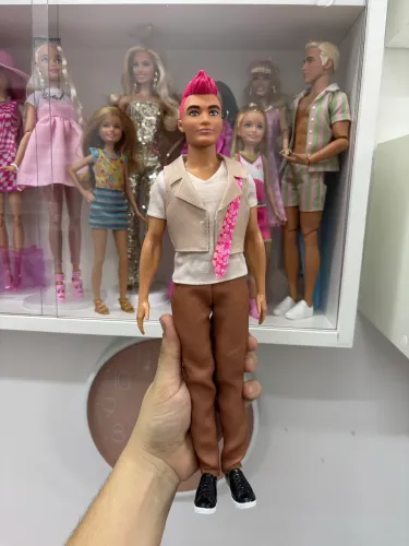 Ken cabelo rosa 