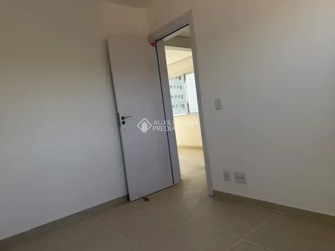 EXCELENTE APARTAMENTO DE FRENTE- ENSOLARADO, ÓTIMA VENTILAÇÃO
