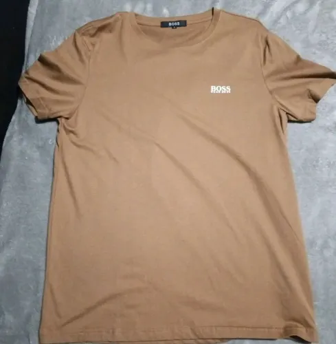 Camisa Boss Tamanho G (Preço Negociável).