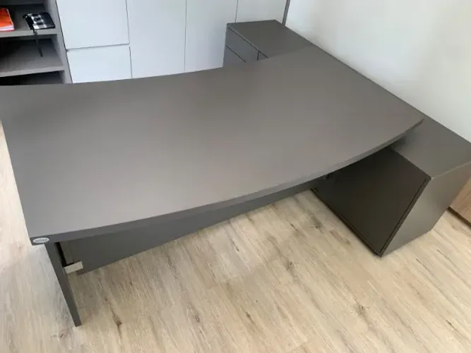 Mesa Diretor em L com Armário Credenza Acoplado Funcional Móveis - Grafite (Alto Padrão)