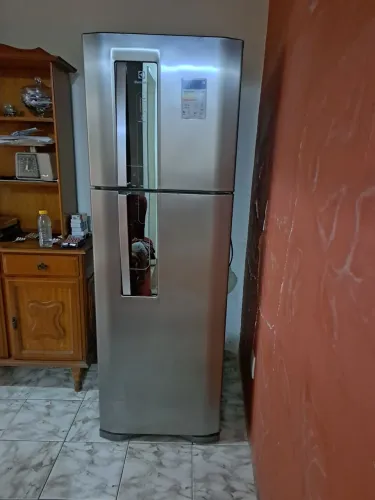 VENDO GELADEIRA ELETROLUX INOX FROST FREE