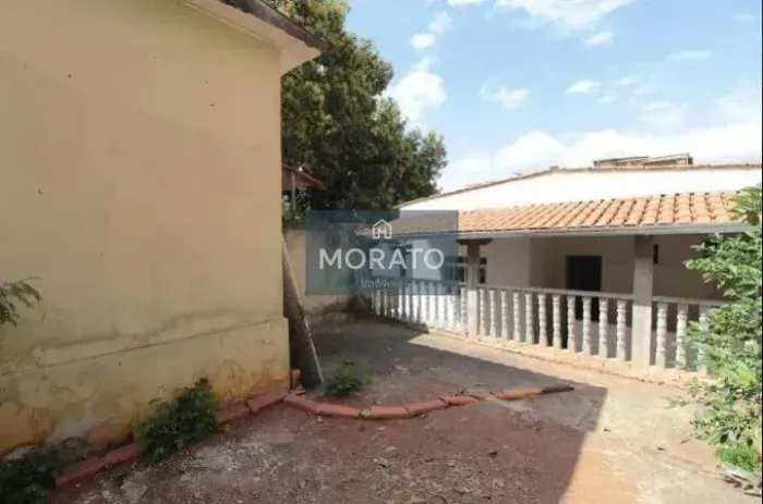 Casa 4 quartos , 4 vagas de garagem no Santa Mônica.