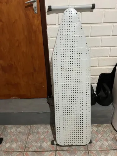 Tábua de passar roupa de aço