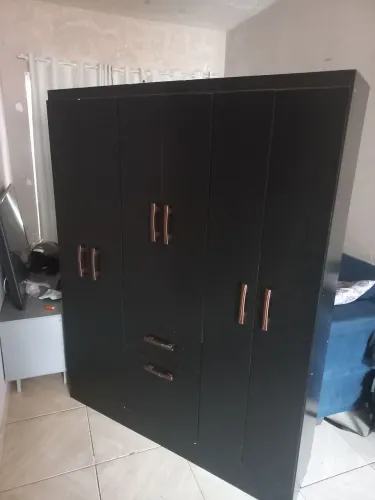 Guarda roupa 6 portas