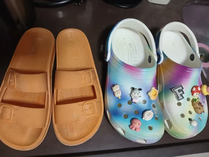 Crocs e sandalia Melissa