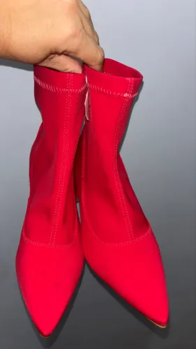 Bota vermelha strech NOVA, só HOJE 99,00