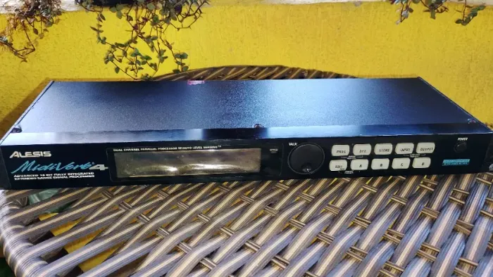 Midiverb 4 Alesis