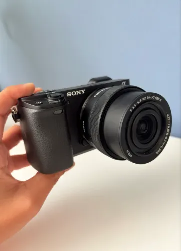 Sony Alpha A4600 + Lente 16-50mm