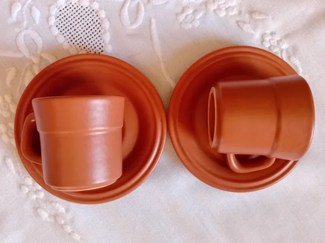 Louças Retrô 2 Xícaras de Café com Pires