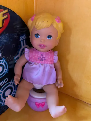 Boneca Little Mommy Peniquinho da marca Mattel.