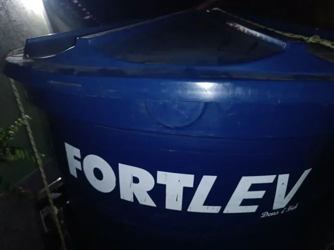 Vendo caixa d'água de 1000 litros