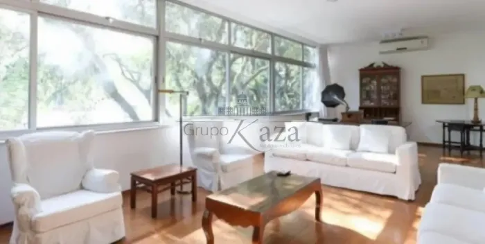 Apartamento - Cerqueira César - 3 Dormitórios - 200m²