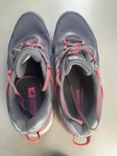 Tênis New Balance 410 V6 corrida e trilha cinza e rosa 