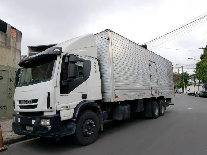 Caminhão Iveco