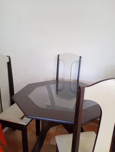 Vende-se conjunto de mesa com Tampa de Vidro