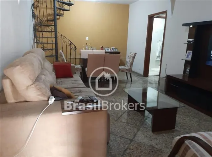 Duas Casas (independentes) no Mesmo Terreno com Piscina e Lazer Oportunidade Única!