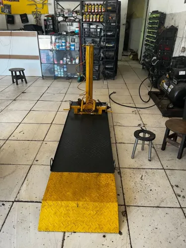 Equipamentos e ferramentas para oficina de moto