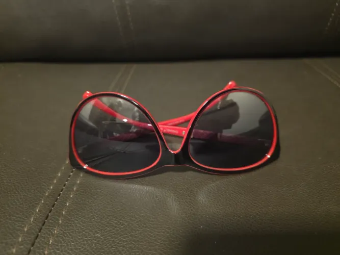 ÓCULOS ESCUROS VERMELHO