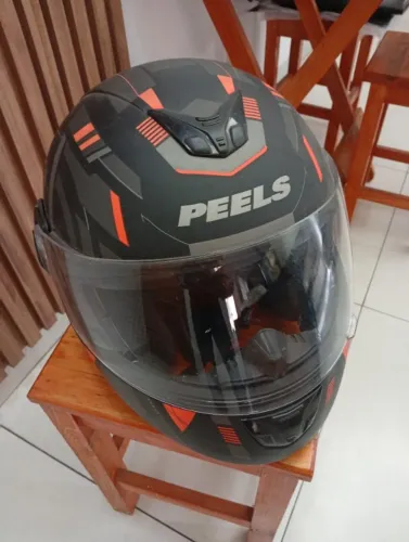 Capacete peels semi novo