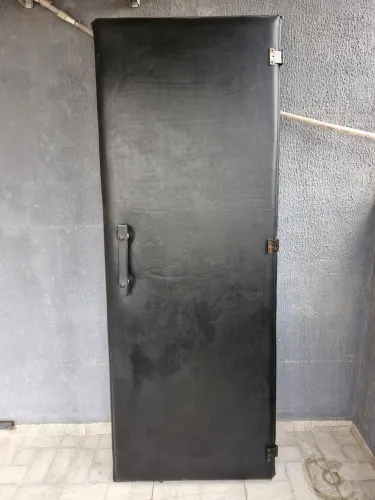2 portas de estúdio + vidro aquário 