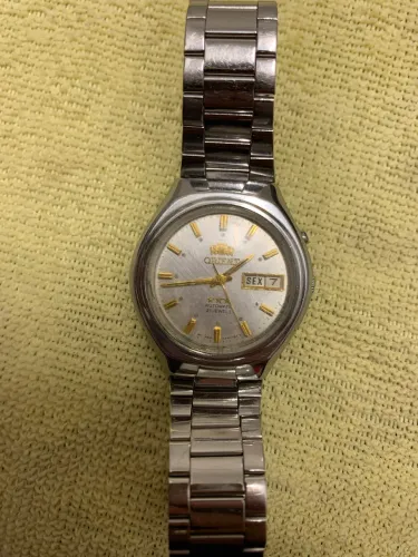 Relógio Orient Automático 21 Jewels - Prateado com Detalhes Dourados - Day-Date