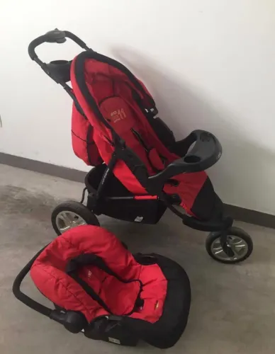 Carrinho de bebê + bebê conforto 