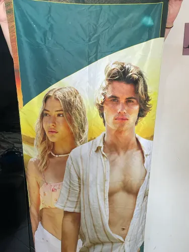 Bandeira Outer Banks Tudum Netflix colecionável