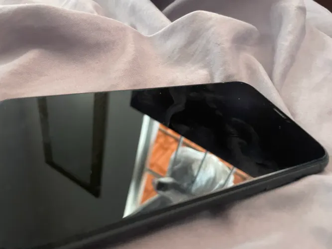 iPhone 11 64GB Tela Queimada Câmeras OK Face ID OK Bateria 72%
