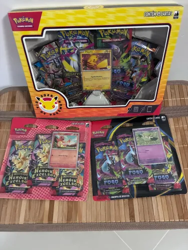 Kit Pokémon TCG 30 Anos + 2 Blister - Lacrados