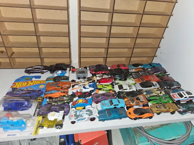 50 Carrinhos hotwheels