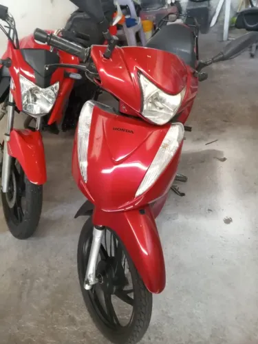 Vende se Honda biz 2012 valor 11 mil
