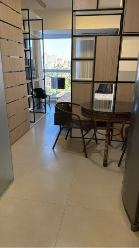 Estúdio no Mercês com garagem