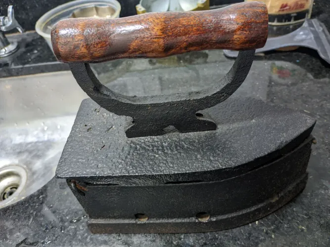 Ferro a brasa antigo PINTADO