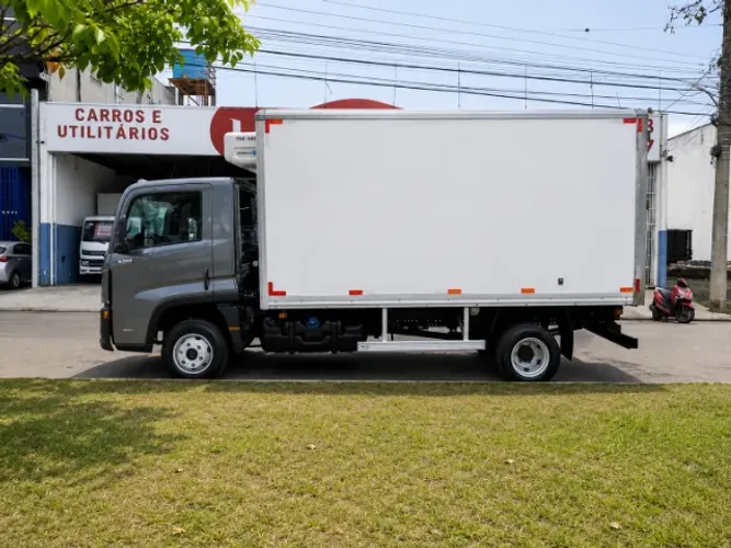 Volkswagen Delivery 9.170 + Baú Refrigerado