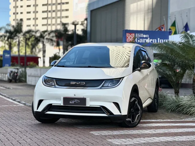 BYD Dolphin EV (Elétrico) 2025