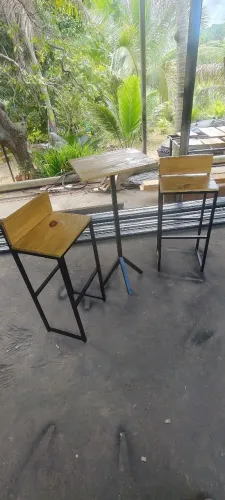 Kit mesa e banquetas