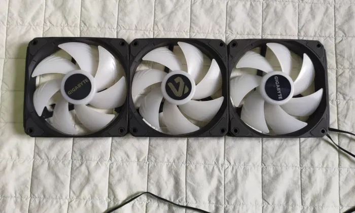 Kit 3 Fans Gigabyte 120mm ARGB EZ-Chain - Novas