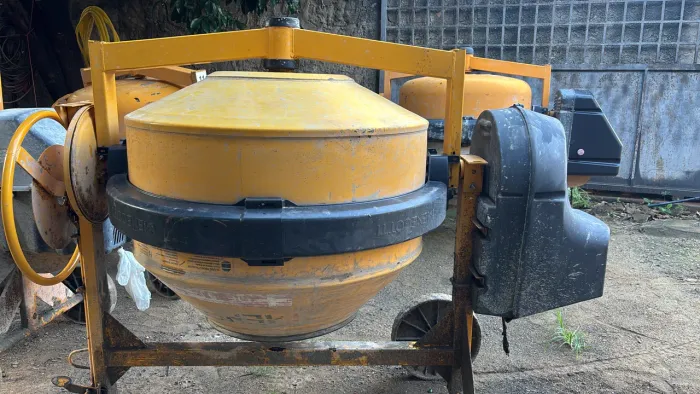Betoneira Menegotti 400L 220v