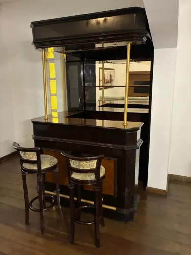 Bar Retrô Anos 90 Madeira Maciça Nobre + 2 Banquetas - Estilo Clássico
