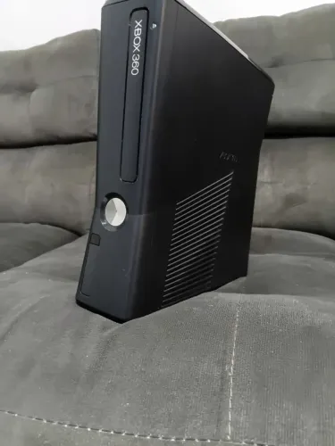 Xbox 360 Slim sem controle
