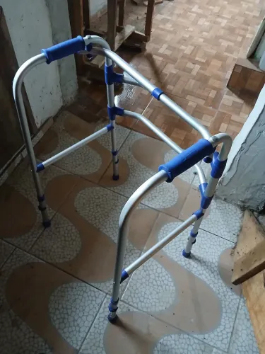 Andador novo 150 reais até 300kg
