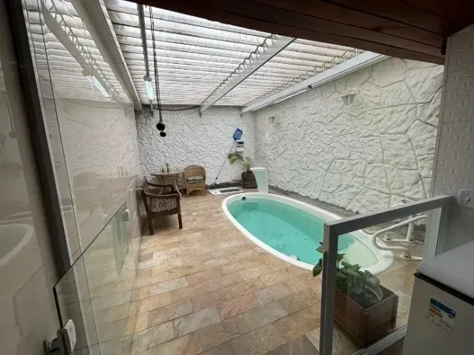 Sobrado para aluguel e venda possui 450 metros quadrados com 3 quartos em Jardim Ruth - Po