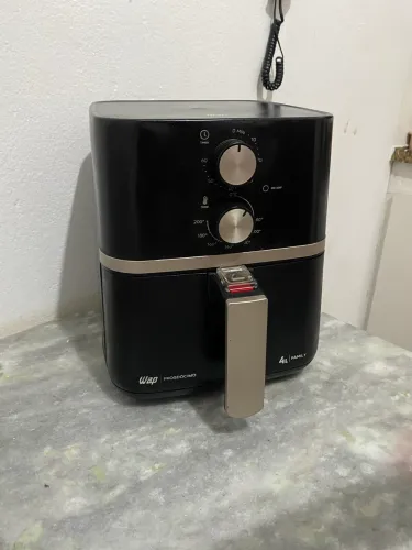 Vendo Air Fryer Wap Family 4 litros 1500W em excelente estado funcionamento 