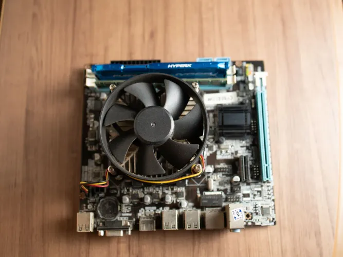 Kit Placa mãe H61 + xeon 1230v2 - 12 GB RAM