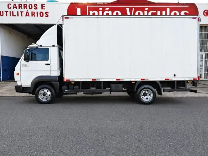 Volkswagen Delivery 8.160 + Baú Facchini