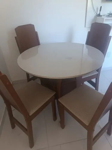 Vende-se mesa de jantar