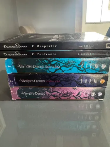 Kit Diários do Vampiro - DVDs 1ª a 3ª Temp. Completa + 2 Livros