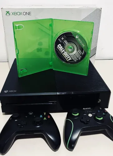 Xbox One Completo 500GB + Jogo CoD + 2 Controles e Caixa<br>