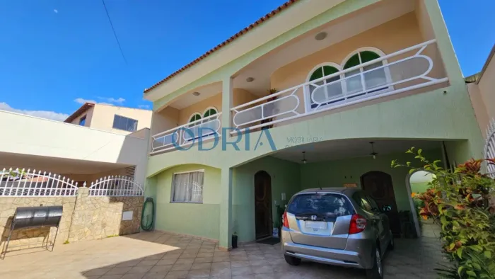 DESOCUPADA Casa QE 32 à Venda no Guará II, Brasília-DF