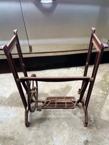 Móvel pé de máquina de costura antigo vintage para mesa